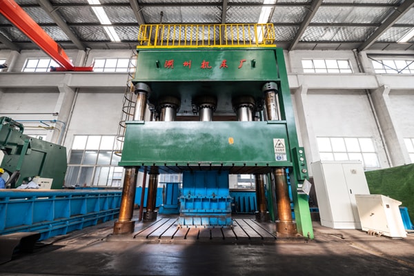 Mesin pres hidrolik 2000 ton